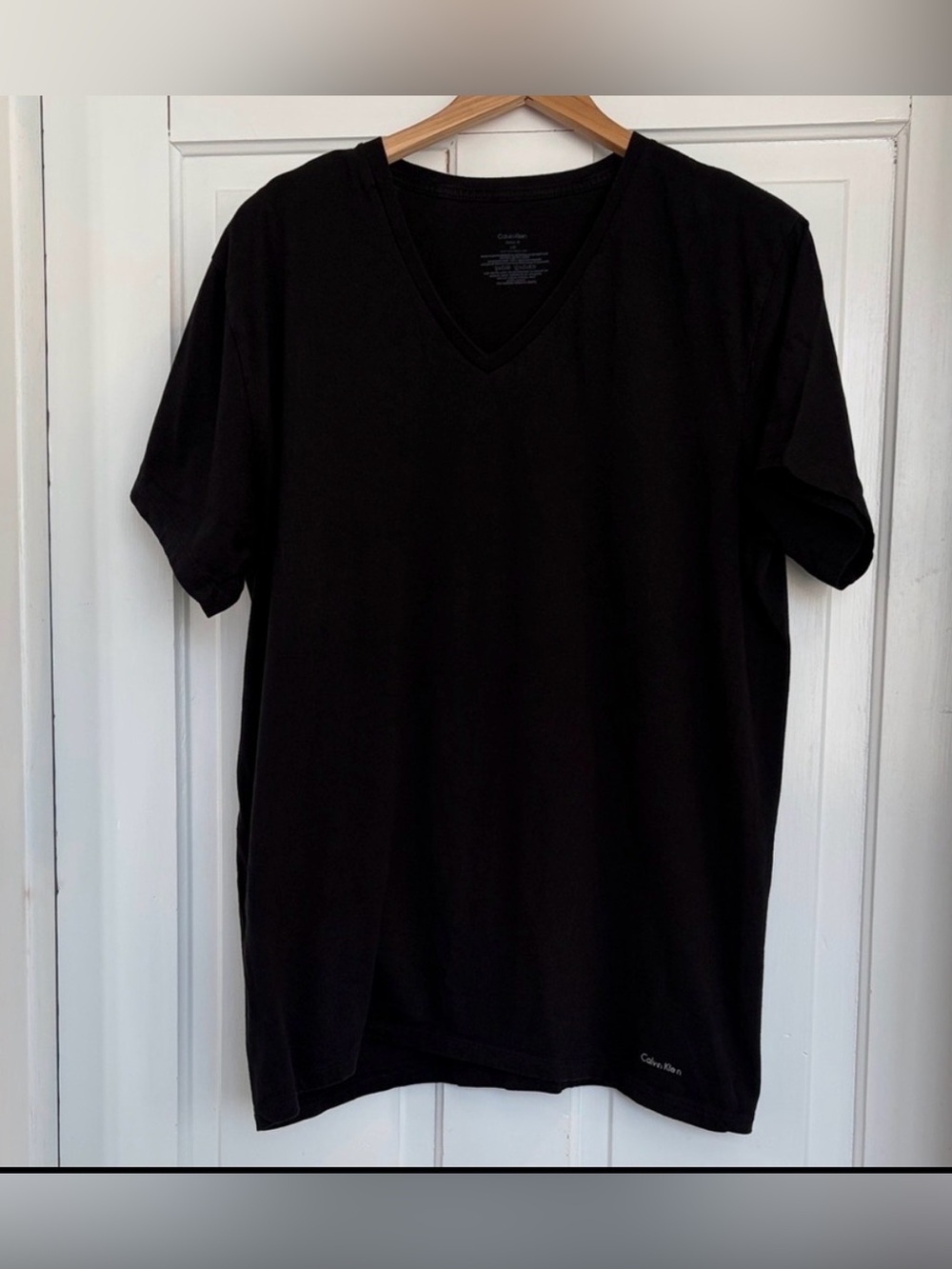 Calvin Klein Men's Black Short Sleeve V Neck Tee Men’s Size Large